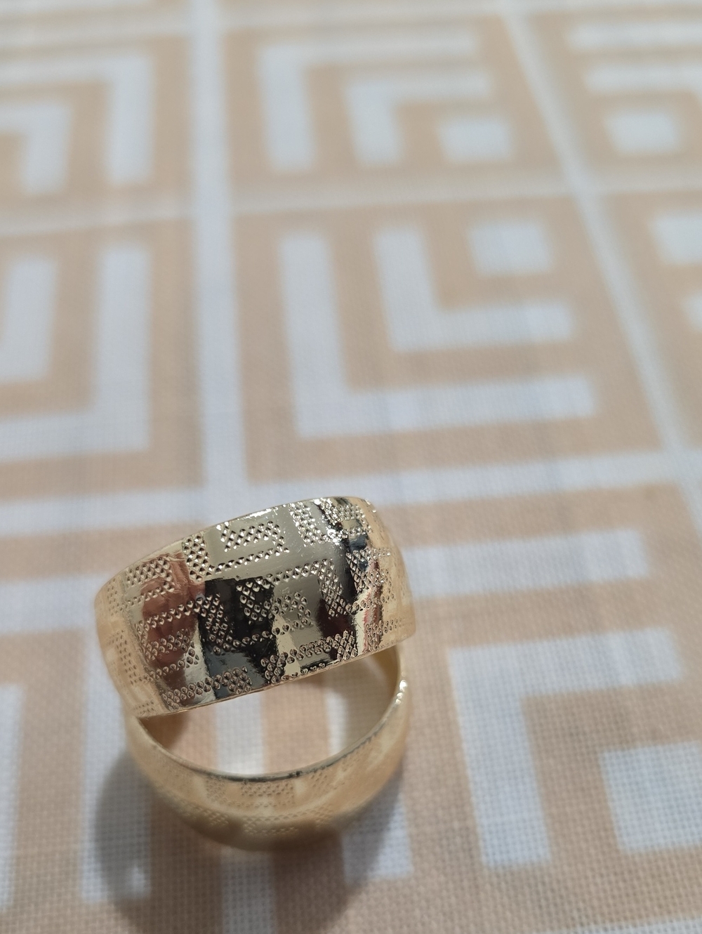 Gold Patterned Reptile Ring Band - Gold
